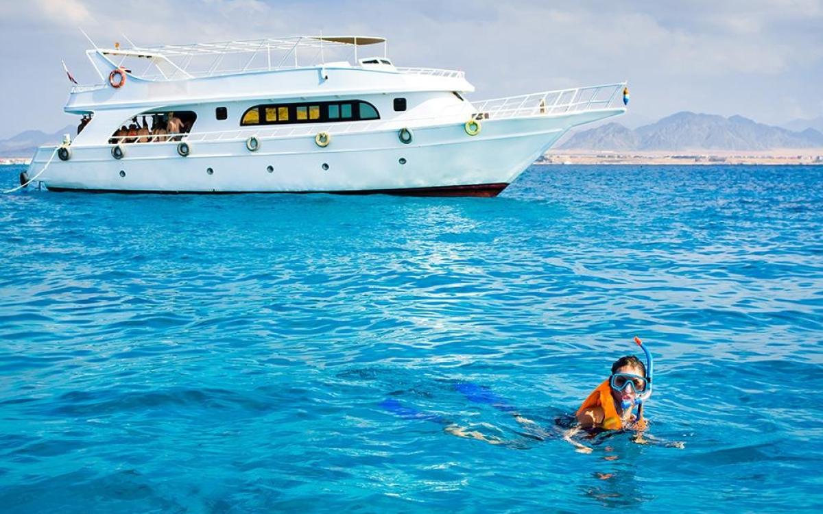 Ras Mohamed by boat in the red sea (National Park)